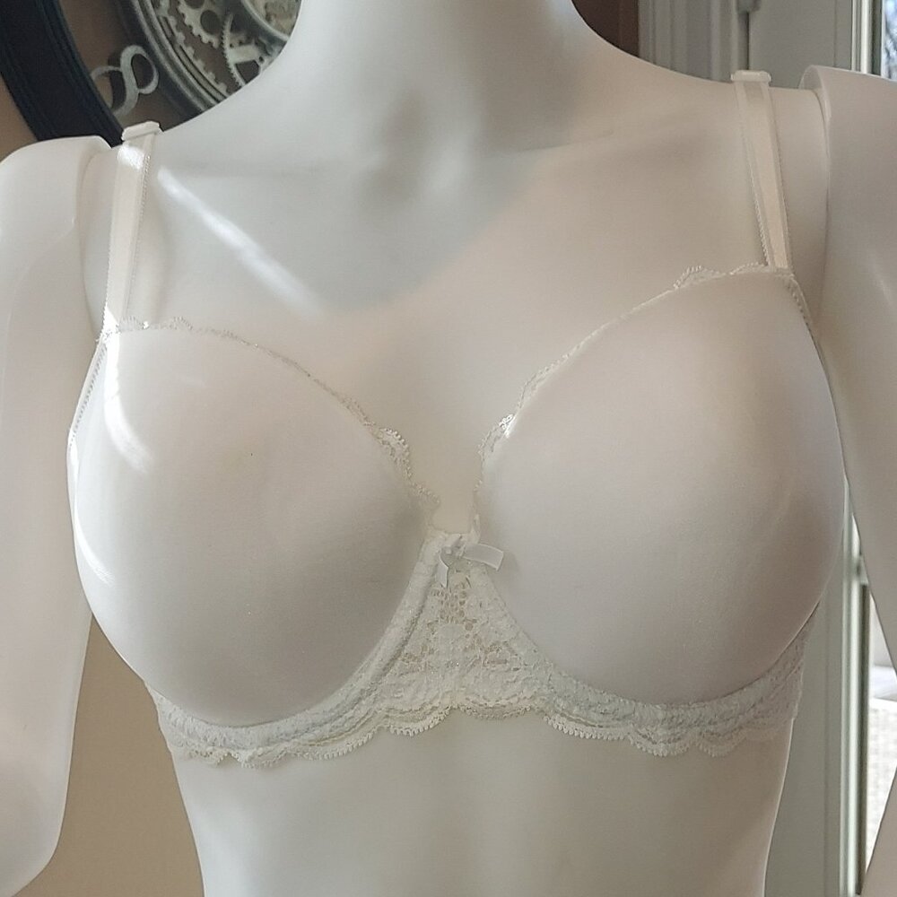 NWOT Victoria's Secret 34 DD Bra